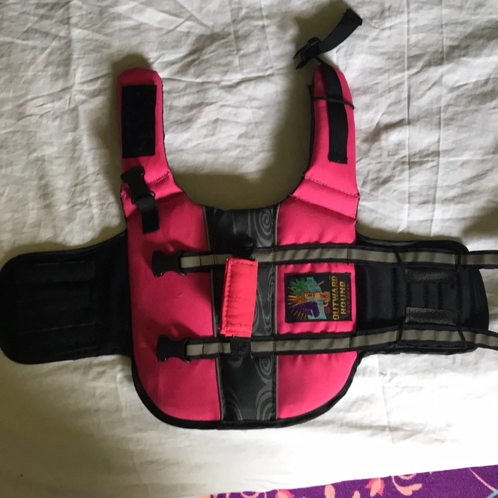 Puppy SWIM VEST. XS/S. HOT PINK/grey/black. Has handle to pick up. IT WORKS. ADJ
